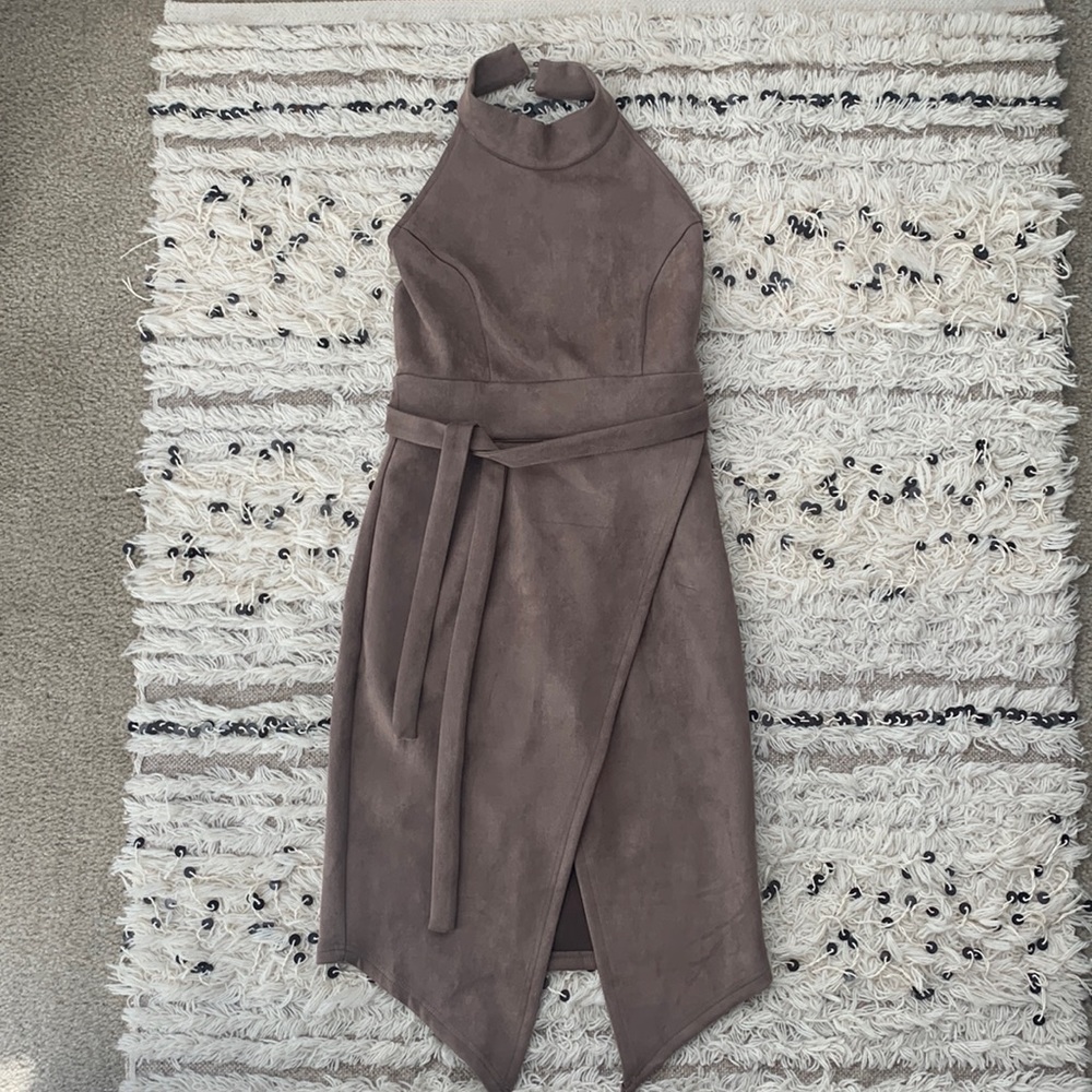 Beautiful halter top fitted dress. Size medium. Never worn.